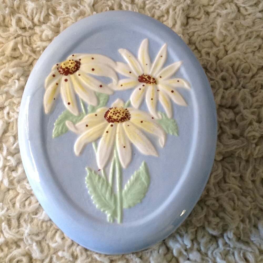 VTG Handmade Ceramic Trinket box; Daisies, Signed, dated 1989. Nostalgic Kitschy